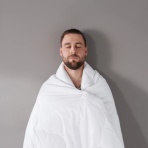 Bettdecke „Familon Original Double Duvet“. Winterdecken, 230x210 cm. Schlichte weiße bettdecke mit weicher oberfläche familon