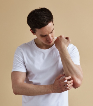 Psoriasis: Wie man die richtige Bettwäsche wählt und Hautirritationen in der Nacht reduziert Psoriasis: Wie man die richtige Bettwäsche wählt und Hautirritationen in der Nacht reduziert