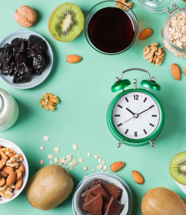 Wie die Ernährung den Schlaf beeinflusst: Lebensmittel, die man essen und vermeiden sollte