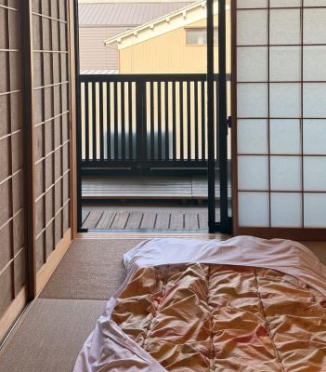 Warum Japaner auf dem Boden schlafen und was wir davon lernen können Warum Japaner auf dem Boden schlafen und was wir davon lernen können