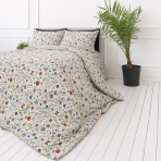 Bettwäsche Doppelbett "Countryside". Grüne Bettwäsche, 200x200 cm, 200x220 cm. Helles botanisches bettwäsche-design mit orangefarbenen, blauen und grauen blumenmotiven Bettwäsche Doppelbett "Countryside". Grüne Bettwäsche, 200x200 cm, 200x220 cm. Helles botanisches bettwäsche-design mit orangefarbenen, blauen und grauen blumenmotiven
