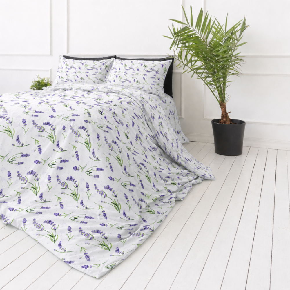 Bettwäsche Doppelbett "Lavender Breeze". Bettwäsche mit Pflanzen, 200x200 cm, 200x220 cm. Weißes bettwäsche-set mit violettem lavendel und grünen blättern