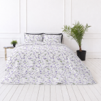 Bettwäsche Doppelbett "Lavender Breeze". Bettwäsche mit Pflanzen, 200x200 cm, 200x220 cm. Weißer hintergrund mit wiederkehrendem muster aus violettem lavendel und grünen zweigen