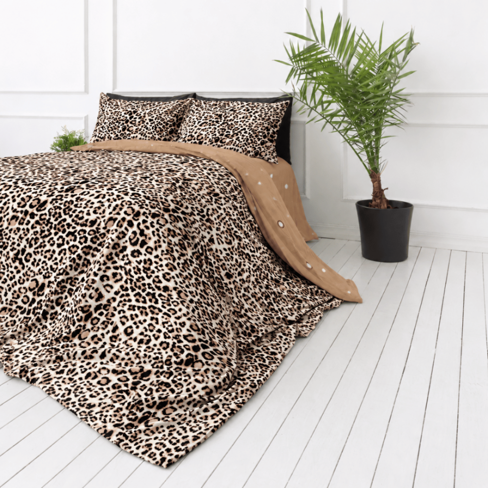Bettwäsche Doppelbett "Roar". Biber Bettwäsche, 200x200 cm, 200x220 cm. Bettwäsche-set mit animalprint und warmer brauner rückseite.