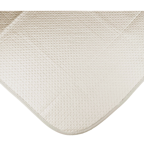 Tagesdecke „Cream trapuntino Bedspread“. Tagesdecken