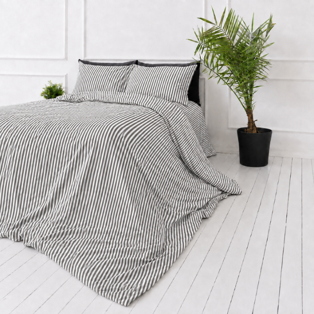 Leinen bettwäsche "Linen Grey Stripes“. Bettwäsche 150x200, 135/140x200 cm, 150x200 cm, 155/160x200 cm, 180x200 cm, 200x200 cm, 200x220 cm, 220x240 cm. Neutrales graues bettwäsche-set mit kontrastierenden weißen streifen. Leinen bettwäsche "Linen Grey Stripes“. Bettwäsche 150x200, 135/140x200 cm, 150x200 cm, 155/160x200 cm, 180x200 cm, 200x200 cm, 200x220 cm, 220x240 cm. Neutrales graues bettwäsche-set mit kontrastierenden weißen streifen.