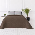 Tagesdecke „Bedspread Brunette“. Tagesdecken, 210x240 cm. Schokoladenbraune tagesdecke mit dezenter geometrischer reliefstruktur Tagesdecke „Bedspread Brunette“. Tagesdecken, 210x240 cm. Schokoladenbraune tagesdecke mit dezenter geometrischer reliefstruktur