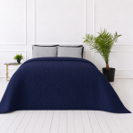Tagesdecke „Bedspread Navy“. Tagesdecken, 210x240 cm. Dunkelblaue tagesdecke mit dezenter geometrischer reliefstruktur Tagesdecke „Bedspread Navy“. Tagesdecken, 210x240 cm. Dunkelblaue tagesdecke mit dezenter geometrischer reliefstruktur
