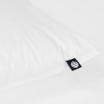 Kissen „Familon Original Pillow“. Klassisches weißes kissen mit glattem stoff und klarem design familon
