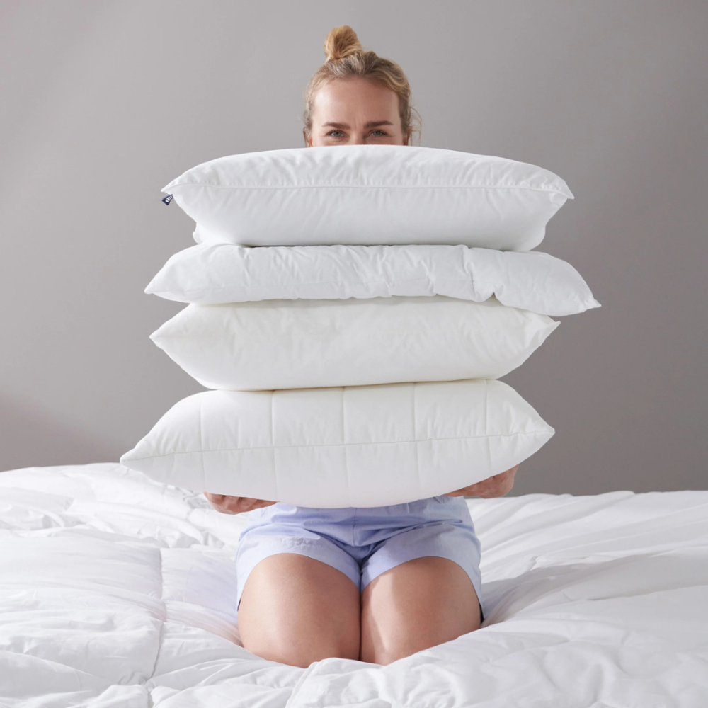 Kissen „Familon Original Pillow“. Elegantes weißes kissen im minimalistischen stil familon