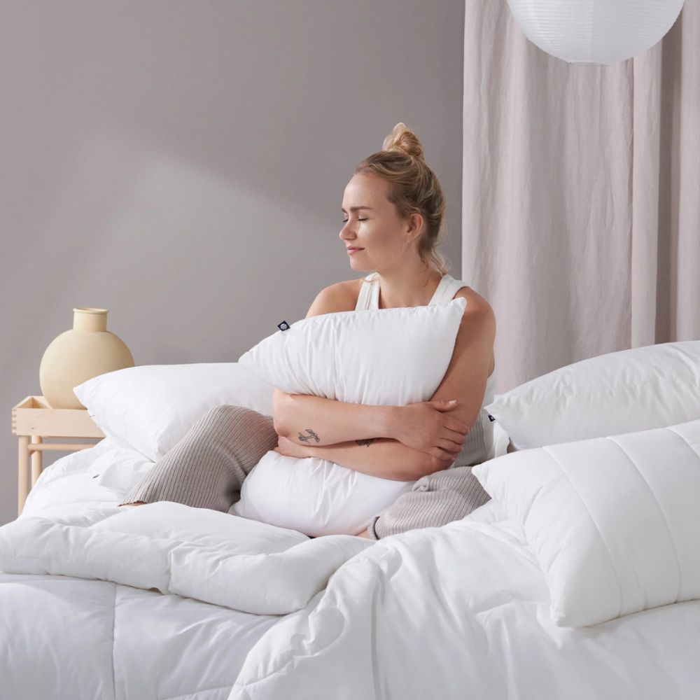 Kissen „Familon Original Pillow“. Reines weißes kissen mit modernem und einfachem design familon
