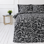 Bettwäsche set "Black Safari". Bettwäsche 155x200, 135/140x200 cm, 150x200 cm, 155/160x200 cm, 180x200 cm, 200x200 cm, 200x220 cm, 220x240 cm. Bettwäsche-set mit kontrastreichem schwarz-weißem zebra-design Bettwäsche set "Black Safari". Bettwäsche 155x200, 135/140x200 cm, 150x200 cm, 155/160x200 cm, 180x200 cm, 200x200 cm, 200x220 cm, 220x240 cm. Bettwäsche-set mit kontrastreichem schwarz-weißem zebra-design