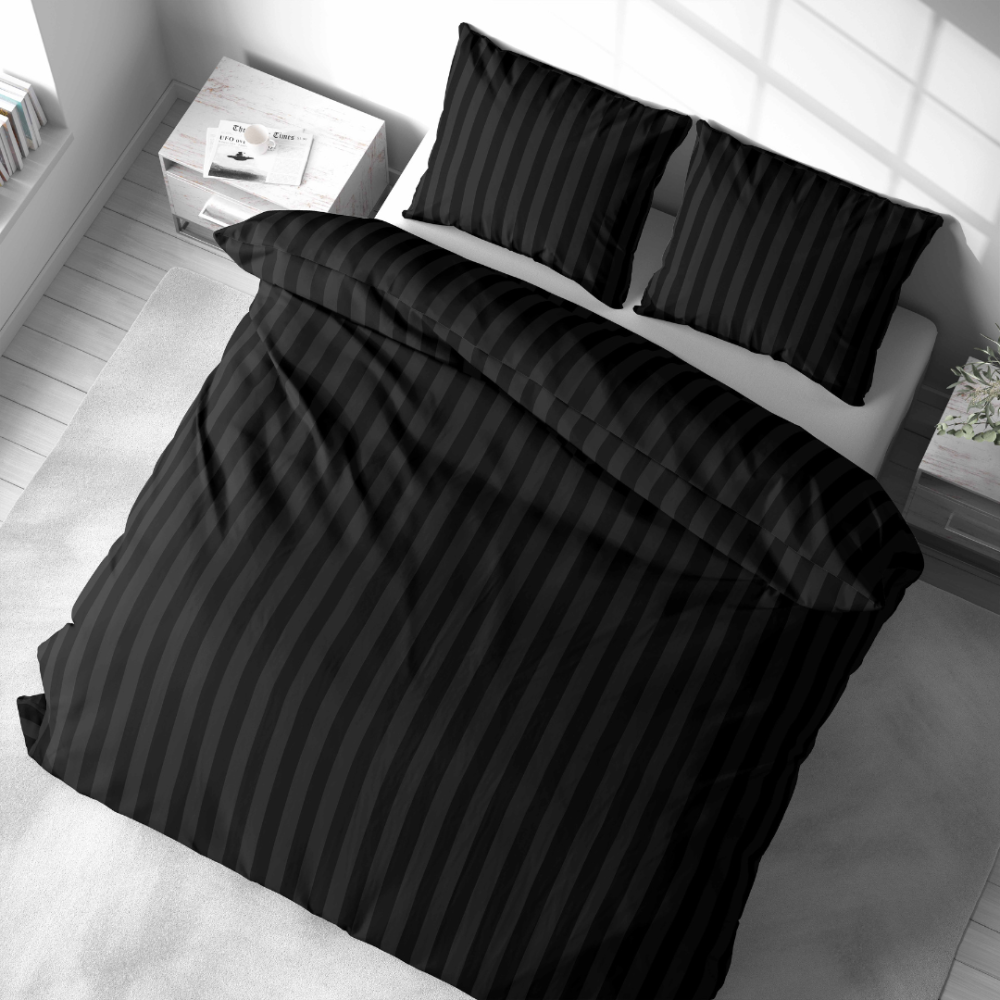 Bettwäsche set "Black Stripes". Bettwäsche 140x200, 135/140x200 cm, 155/160x200 cm, 200x200 cm, 200x220 cm. Elegantes schwarzes bettwäscheset mit subtilen streifen, das einen hauch von modernem luxus und komfort in ihren raum bringt.