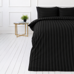 Bettwäsche set "Black Stripes". Gemusterte Bettwäsche, 135/140x200 cm, 150x200 cm, 155/160x200 cm, 180x200 cm, 200x200 cm, 200x220 cm. Klassisches schwarzes bettwäscheset mit gestreiften details, das ihrem bett eine zeitlose und raffinierte ästhetik verleiht Bettwäsche set "Black Stripes". Gemusterte Bettwäsche, 135/140x200 cm, 150x200 cm, 155/160x200 cm, 180x200 cm, 200x200 cm, 200x220 cm. Klassisches schwarzes bettwäscheset mit gestreiften details, das ihrem bett eine zeitlose und raffinierte ästhetik verleiht
