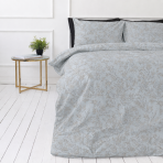 Bettwäsche set "Blossom". Gemusterte Bettwäsche, 135/140x200 cm, 200x200 cm, 200x220 cm. Bettwäsche-set mit graublauem hintergrund und zarten pflanzenzweigen. Bettwäsche set "Blossom". Gemusterte Bettwäsche, 135/140x200 cm, 200x200 cm, 200x220 cm. Bettwäsche-set mit graublauem hintergrund und zarten pflanzenzweigen.