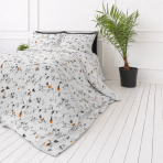 Bettwäsche set "Blushing Flora". Graue Bettwäsche, 135/140x200 cm, 200x200 cm, 200x220 cm. Bettwäsche-set mit weißem hintergrund, grauen blättern und orangefarbenen akzenten. Bettwäsche set "Blushing Flora". Graue Bettwäsche, 135/140x200 cm, 200x200 cm, 200x220 cm. Bettwäsche-set mit weißem hintergrund, grauen blättern und orangefarbenen akzenten.