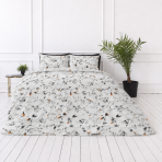 Bettwäsche set "Blushing Flora". Graue Bettwäsche, 135/140x200 cm, 200x200 cm, 200x220 cm. Modernes bettwäsche-set mit grauem botanischem muster und orangefarbenen akzenten. Bettwäsche set "Blushing Flora". Graue Bettwäsche, 135/140x200 cm, 200x200 cm, 200x220 cm. Modernes bettwäsche-set mit grauem botanischem muster und orangefarbenen akzenten.