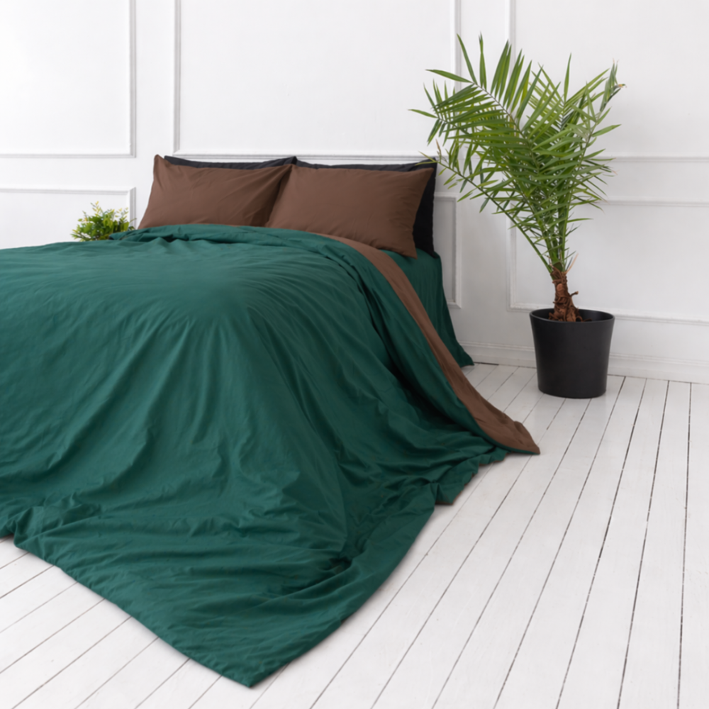 Bettwäsche set „Brunette Juniper“. Bettwäsche 155x200, 135/140x200 cm, 150x200 cm, 155/160x200 cm, 180x200 cm, 200x200 cm, 200x220 cm, 220x240 cm. Luxuriöses dunkelgrünes bettwäsche-set mit braunen details.