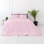 Bettwäsche set "Bubblegum". Bettwäsche einfarbig, 135/140x200 cm, 150x200 cm, 155/160x200 cm, 180x200 cm, 200x200 cm, 200x220 cm, 220x240 cm. Einfarbige rosa decke und kissen in modernem interieur. Bettwäsche set "Bubblegum". Bettwäsche einfarbig, 135/140x200 cm, 150x200 cm, 155/160x200 cm, 180x200 cm, 200x200 cm, 200x220 cm, 220x240 cm. Einfarbige rosa decke und kissen in modernem interieur.