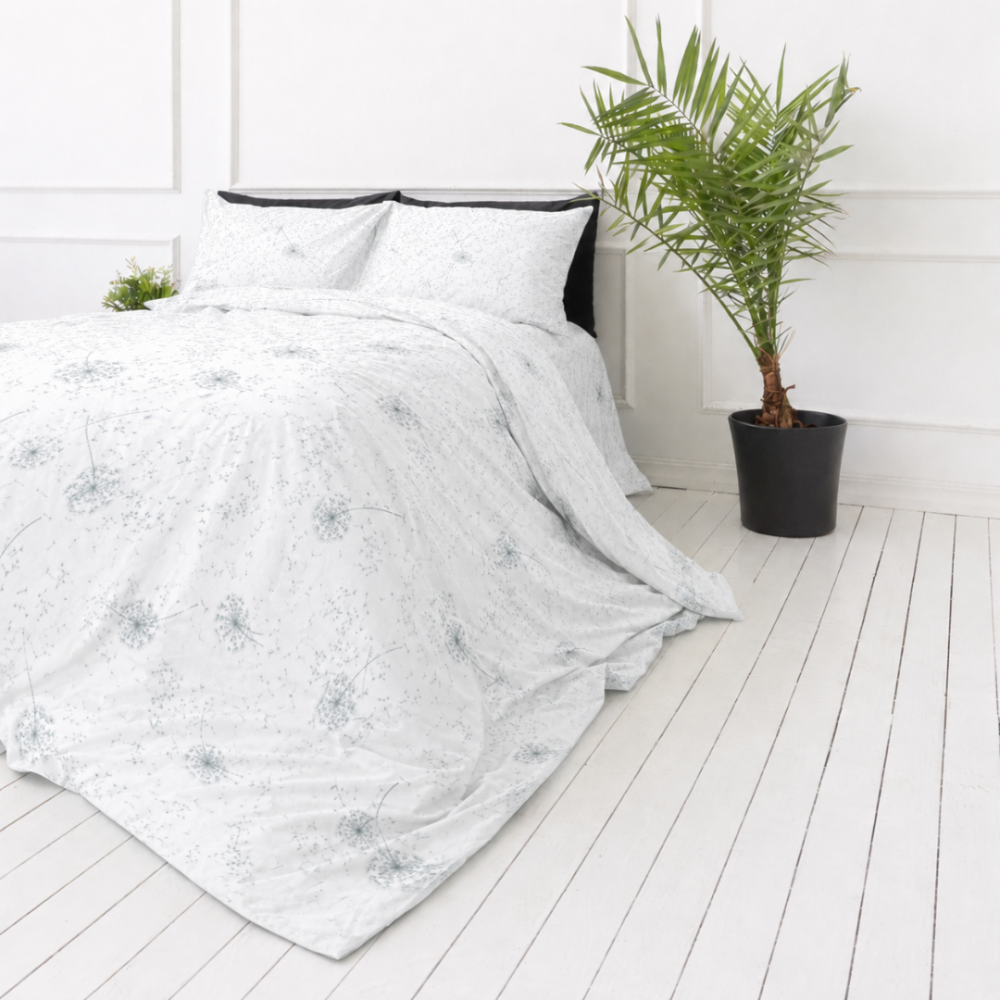 Bettwäsche set "Dandelion puff". Bettwäsche 155x200, 135/140x200 cm, 150x200 cm, 155/160x200 cm, 180x200 cm, 200x200 cm, 200x220 cm. Anspruchsvolles weißes bettwäscheset, geschmückt mit silbernen pusteblumen, das eine verträumte und ruhige atmosphäre verbreitet.