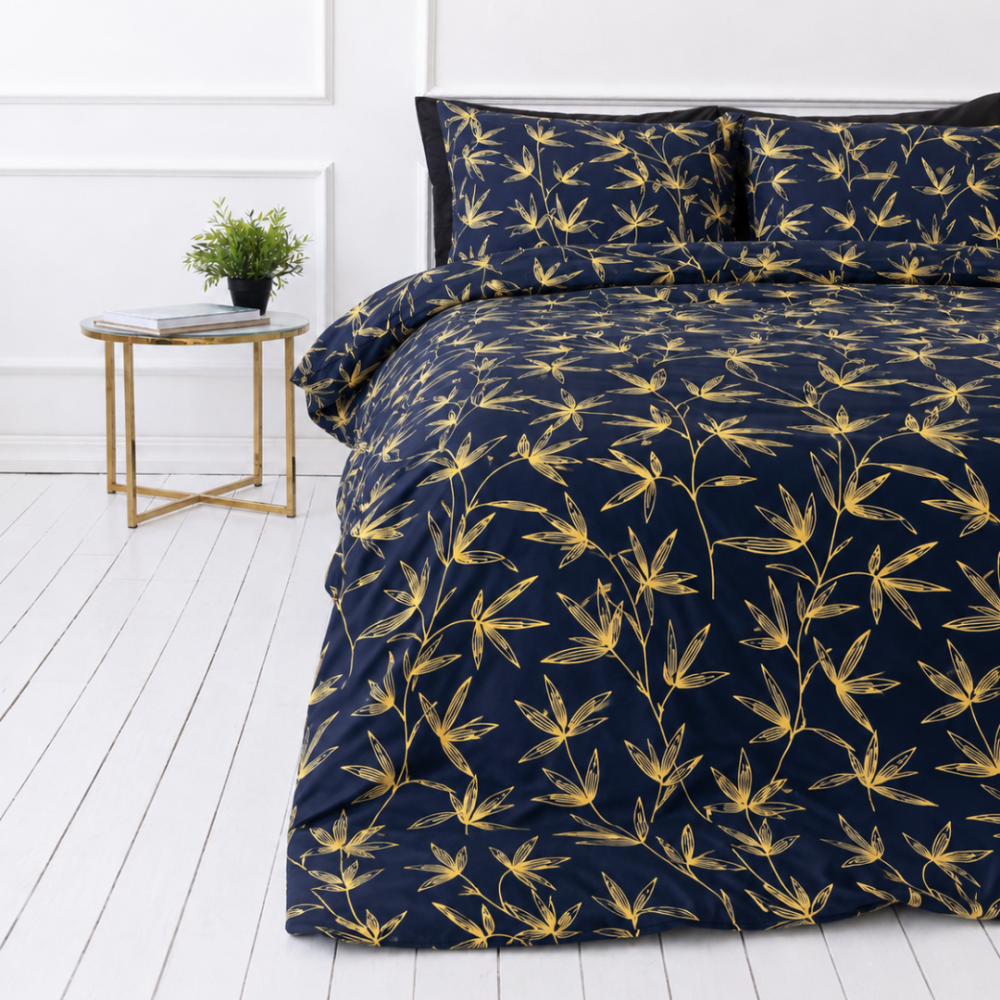 Bettwäsche set "Dawn Botanical". Bettwäsche 135x200, 135/140x200 cm, 150x200 cm, 155/160x200 cm, 180x200 cm, 200x200 cm, 200x220 cm, 220x240 cm. Dunkelblaues bettwäsche-set, verziert mit lebhaften gelben zweigen, das einen frischen und modernen look für ihren raum kreiert. Bettwäsche set "Dawn Botanical". Bettwäsche 135x200, 135/140x200 cm, 150x200 cm, 155/160x200 cm, 180x200 cm, 200x200 cm, 200x220 cm, 220x240 cm. Dunkelblaues bettwäsche-set, verziert mit lebhaften gelben zweigen, das einen frischen und modernen look für ihren raum kreiert.