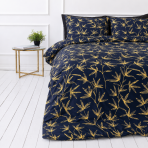 Bettwäsche set "Dawn Botanical". Bettwäsche 135x200, 135/140x200 cm, 150x200 cm, 155/160x200 cm, 180x200 cm, 200x200 cm, 200x220 cm, 220x240 cm. Dunkelblaues bettwäsche-set, verziert mit lebhaften gelben zweigen, das einen frischen und modernen look für ihren raum kreiert. Bettwäsche set "Dawn Botanical". Bettwäsche 135x200, 135/140x200 cm, 150x200 cm, 155/160x200 cm, 180x200 cm, 200x200 cm, 200x220 cm, 220x240 cm. Dunkelblaues bettwäsche-set, verziert mit lebhaften gelben zweigen, das einen frischen und modernen look für ihren raum kreiert.
