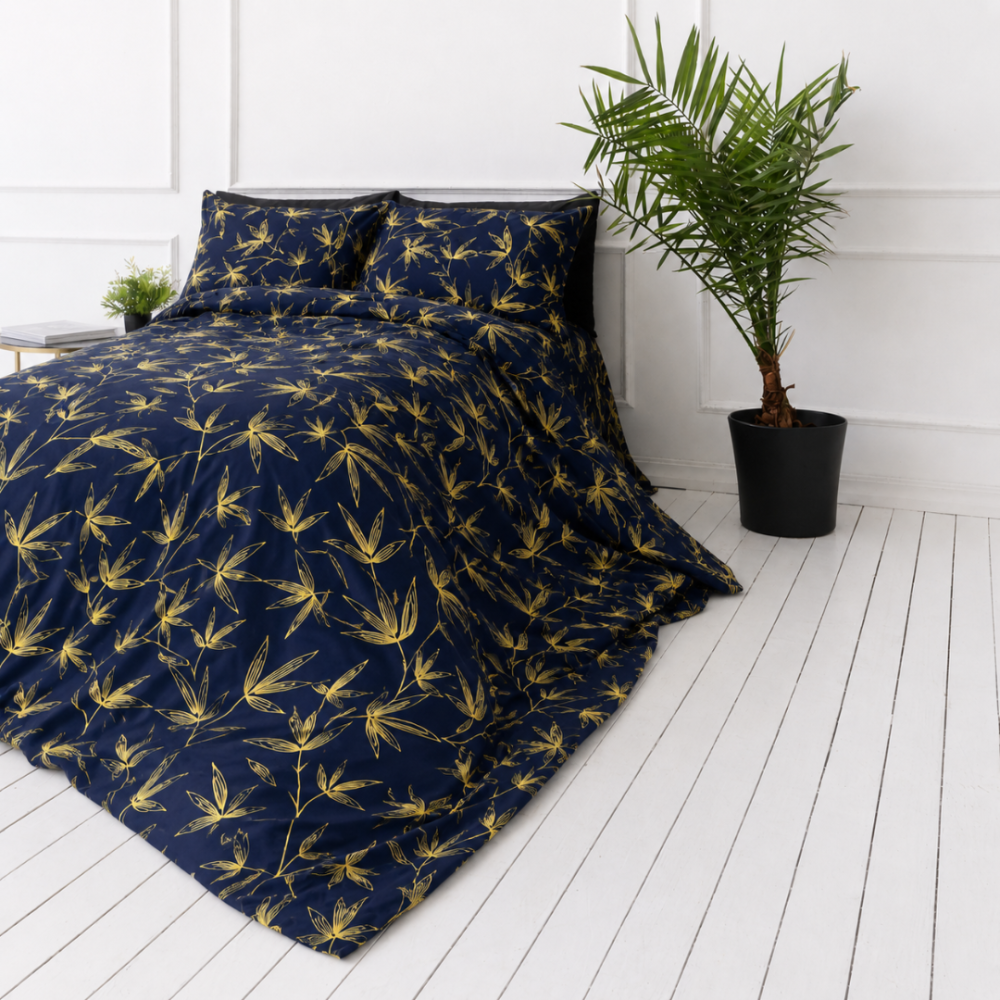 Bettwäsche set "Dawn Botanical". Bettwäsche 135x200, 135/140x200 cm, 150x200 cm, 155/160x200 cm, 180x200 cm, 200x200 cm, 200x220 cm, 220x240 cm. Elegantes dunkelblaues bettwäsche-set mit kunstvollen mustern gelber zweige, perfekt für ein stilvolles und ruhiges schlafzimmer. Bettwäsche set "Dawn Botanical". Bettwäsche 135x200, 135/140x200 cm, 150x200 cm, 155/160x200 cm, 180x200 cm, 200x200 cm, 200x220 cm, 220x240 cm. Elegantes dunkelblaues bettwäsche-set mit kunstvollen mustern gelber zweige, perfekt für ein stilvolles und ruhiges schlafzimmer.