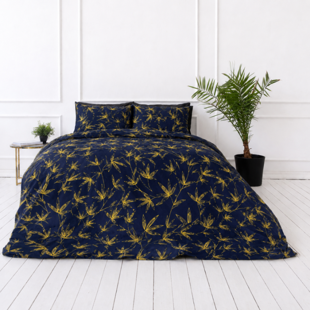 Bettwäsche set "Dawn Botanical". Bettwäsche 135x200, 135/140x200 cm, 150x200 cm, 155/160x200 cm, 180x200 cm, 200x200 cm, 200x220 cm, 220x240 cm. Dunkelblaues bettwäsche-set, das durch kräftige gelbe zweige hervorgehoben wird und einen hauch von naturinspiriertem eleganz in ihr zimmer bringt. Bettwäsche set "Dawn Botanical". Bettwäsche 135x200, 135/140x200 cm, 150x200 cm, 155/160x200 cm, 180x200 cm, 200x200 cm, 200x220 cm, 220x240 cm. Dunkelblaues bettwäsche-set, das durch kräftige gelbe zweige hervorgehoben wird und einen hauch von naturinspiriertem eleganz in ihr zimmer bringt.
