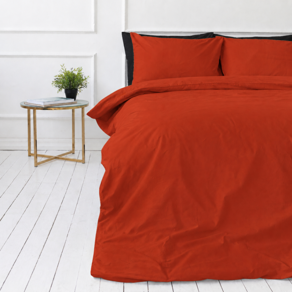Bettwäsche set „Dry Tomato“. Bettwäsche einfarbig, 135/140x200 cm, 150x200 cm, 155/160x200 cm, 180x200 cm, 200x200 cm, 200x220 cm, 220x240 cm. Bettwäsche in kräftigem braunrot mit einem minimalistischen design.
