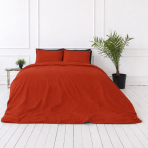 Bettwäsche set „Dry Tomato“. Bettwäsche einfarbig, 135/140x200 cm, 150x200 cm, 155/160x200 cm, 180x200 cm, 200x200 cm, 200x220 cm, 220x240 cm. Ausdrucksstarkes ziegelrotes bettwäsche-design mit gleichmäßiger farbgebung.