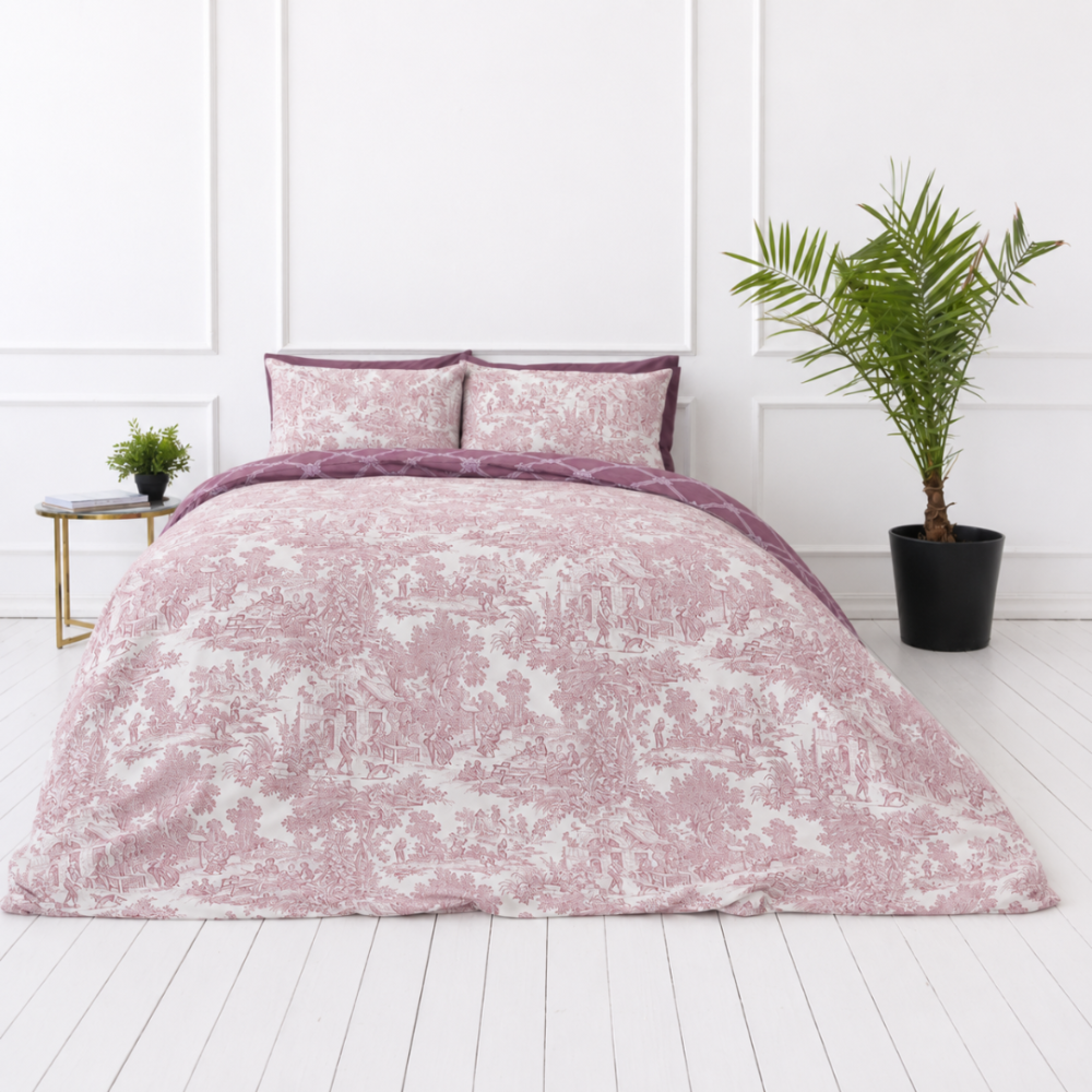 Bettwäsche set "Fiery". Lila Bettwäsche, 135/140x200 cm, 200x200 cm, 200x220 cm. Das set bietet zwei design-varianten – eine mit rosafarbenen szenen, die andere mit sattem violettem gittermuster.