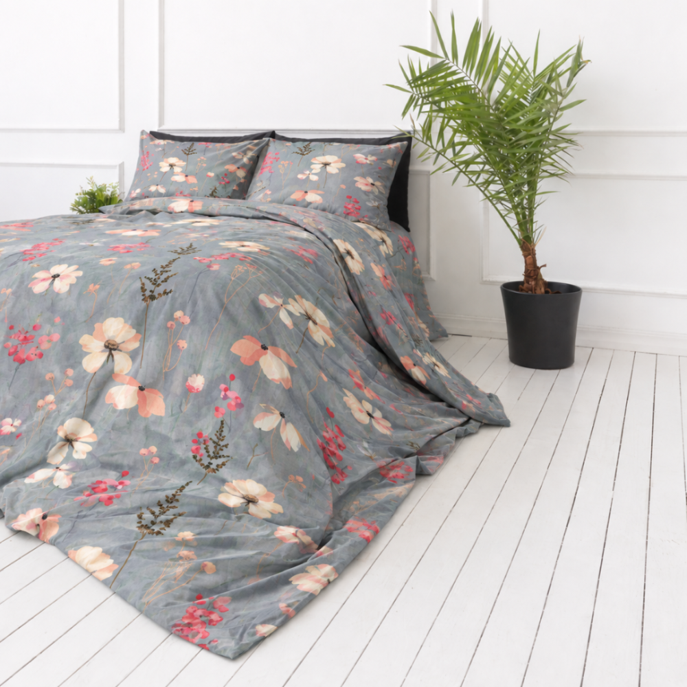 Bettwäsche set "Fleurine". Bettwäsche 155x200, 135/140x200 cm, 155x220 cm, 160x200 cm, 180x200 cm, 200x200 cm, 200x220 cm, 220x240 cm. Graues bettwäsche-set mit pastellfarbenen blumenmotiven Bettwäsche set "Fleurine". Bettwäsche 155x200, 135/140x200 cm, 155x220 cm, 160x200 cm, 180x200 cm, 200x200 cm, 200x220 cm, 220x240 cm. Graues bettwäsche-set mit pastellfarbenen blumenmotiven