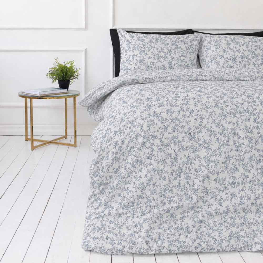 Bettwäsche set "Floral Dream". Gemusterte Bettwäsche, 135/140x200 cm, 200x200 cm, 200x220 cm. Helles bettwäsche-set mit subtilen blauen botanischen ornamenten. Bettwäsche set "Floral Dream". Gemusterte Bettwäsche, 135/140x200 cm, 200x200 cm, 200x220 cm. Helles bettwäsche-set mit subtilen blauen botanischen ornamenten.