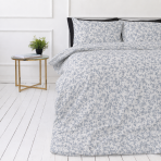 Bettwäsche set "Floral Dream". Gemusterte Bettwäsche, 135/140x200 cm, 200x200 cm, 200x220 cm. Helles bettwäsche-set mit subtilen blauen botanischen ornamenten. Bettwäsche set "Floral Dream". Gemusterte Bettwäsche, 135/140x200 cm, 200x200 cm, 200x220 cm. Helles bettwäsche-set mit subtilen blauen botanischen ornamenten.