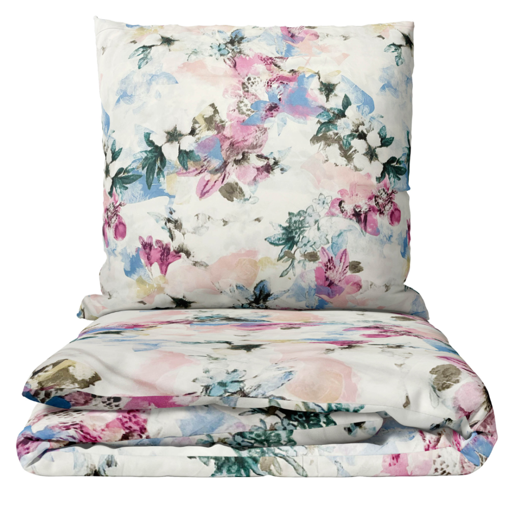 Bettwäsche set "Flowery Mosaic". Bettwäsche 140x200, 135/140x200 cm, 200x200 cm, 200x220 cm. Bettwäscheset mit buntem blumenmuster auf weißem hintergrund – rosa, blau und grün dominieren.