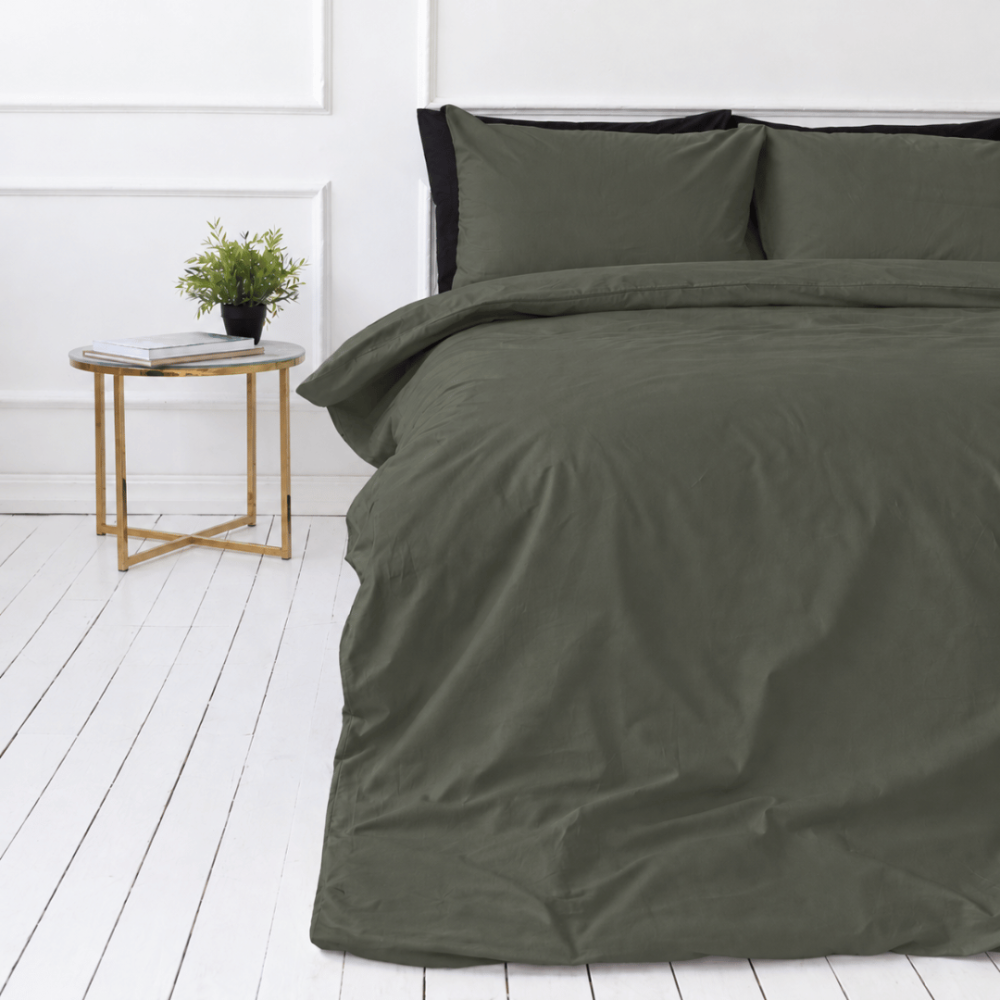 Bettwäsche set "Forest“. Bettwäsche einfarbig, 135/140x200 cm, 155x220 cm, 160x200 cm, 180x200 cm, 200x200 cm, 200x220 cm, 220x240 cm. Einfarbige bettwäsche in gedecktem olivgrün ohne dekorative muster. Bettwäsche set "Forest“. Bettwäsche einfarbig, 135/140x200 cm, 155x220 cm, 160x200 cm, 180x200 cm, 200x200 cm, 200x220 cm, 220x240 cm. Einfarbige bettwäsche in gedecktem olivgrün ohne dekorative muster.