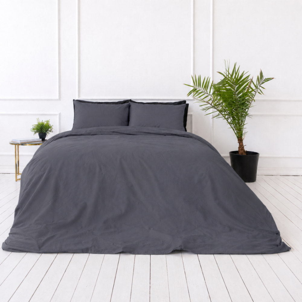 Bettwäsche set "Graphite". Bettwäsche einfarbig, 135/140x200 cm, 150x200 cm, 155/160x200 cm, 180x200 cm, 200x200 cm, 200x220 cm, 220x240 cm. Stilvolles dunkelgraues bettwäscheset, das ihre schlafzimmereinrichtung mit leichtigkeit aufwertet. Bettwäsche set "Graphite". Bettwäsche einfarbig, 135/140x200 cm, 150x200 cm, 155/160x200 cm, 180x200 cm, 200x200 cm, 200x220 cm, 220x240 cm. Stilvolles dunkelgraues bettwäscheset, das ihre schlafzimmereinrichtung mit leichtigkeit aufwertet.