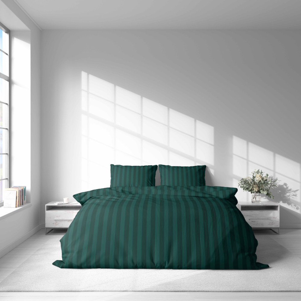 Bettwäsche set "Green Stripes". Bettwäsche 140x200, 135/140x200 cm, 155/160x200 cm, 200x200 cm, 200x220 cm. Bettwäsche-set in einem satten dunkelgrünen farbton mit dezentem streifenmuster, das ihrem schlafzimmer einen modernen und schicken look verleiht.