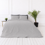 Bettwäsche set "Grey Stripes". Bettwäsche 135x200, 135/140x200 cm, 150x200 cm, 155/160x200 cm, 180x200 cm, 200x200 cm, 200x220 cm. Bettwäsche-set in weichem grauton mit klassischem streifenmuster, perfekt für ein elegantes und gemütliches schlafzimmer. Bettwäsche set "Grey Stripes". Bettwäsche 135x200, 135/140x200 cm, 150x200 cm, 155/160x200 cm, 180x200 cm, 200x200 cm, 200x220 cm. Bettwäsche-set in weichem grauton mit klassischem streifenmuster, perfekt für ein elegantes und gemütliches schlafzimmer.