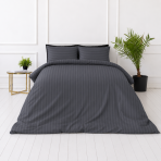 Bettwäsche set "Iron Stripes". Graue Bettwäsche, 135/140x200 cm, 155/160x200 cm, 200x200 cm, 200x220 cm. Einfaches, aber elegantes dunkelgraues bettwäscheset mit subtilen streifen, das dem raum raffinesse verleiht. Bettwäsche set "Iron Stripes". Graue Bettwäsche, 135/140x200 cm, 155/160x200 cm, 200x200 cm, 200x220 cm. Einfaches, aber elegantes dunkelgraues bettwäscheset mit subtilen streifen, das dem raum raffinesse verleiht.