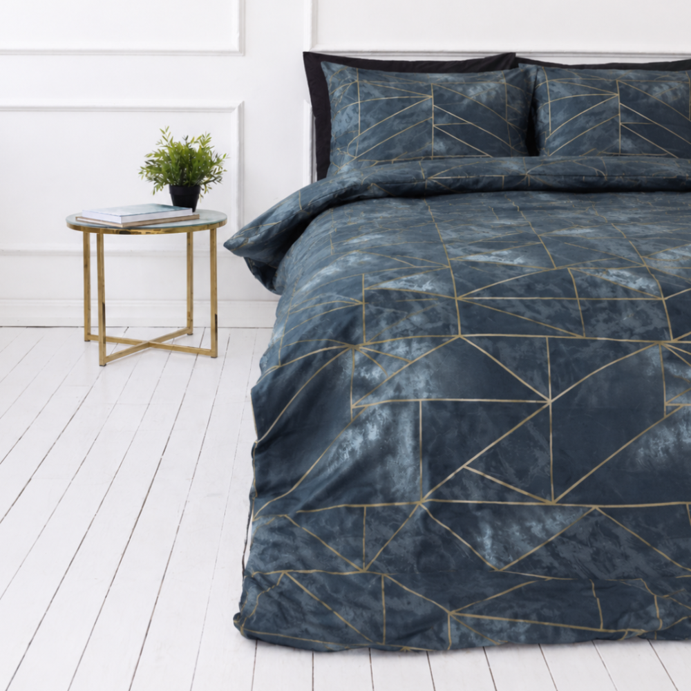 Bettwäsche set „Isolde“. Bettwäsche 155x200, 135/140x200 cm, 150x200 cm, 155/160x200 cm, 180x200 cm, 200x200 cm, 200x220 cm, 220x240 cm. Blaues bettwäsche set mit marmoroptik und goldenem muster Bettwäsche set „Isolde“. Bettwäsche 155x200, 135/140x200 cm, 150x200 cm, 155/160x200 cm, 180x200 cm, 200x200 cm, 200x220 cm, 220x240 cm. Blaues bettwäsche set mit marmoroptik und goldenem muster