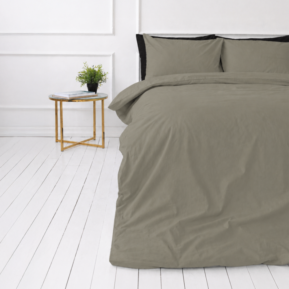 Bettwäsche set „Khaki Grey“. Bettwäsche einfarbig, 135/140x200 cm, 150x200 cm, 155/160x200 cm, 180x200 cm, 200x200 cm, 200x220 cm, 220x240 cm. Minimalistisches bettwäsche-set in grauem khaki mit einheitlichem design.
