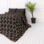 Bettwäsche set "Lavahive". Schwarze Bettwäsche, 135/140x200 cm, 150x200 cm, 155/160x200 cm, 180x200 cm, 200x200 cm, 200x220 cm. Bettwäsche-set-design auf schwarzem hintergrund, das an funken erinnert. Bettwäsche set "Lavahive". Schwarze Bettwäsche, 135/140x200 cm, 150x200 cm, 155/160x200 cm, 180x200 cm, 200x200 cm, 200x220 cm. Bettwäsche-set-design auf schwarzem hintergrund, das an funken erinnert.