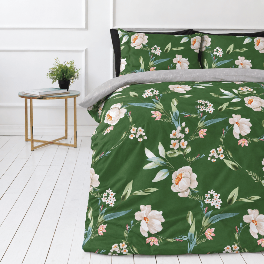Bettwäsche Doppelbett "Liana". Biber Bettwäsche, 200x200 cm, 200x220 cm. Grünes bettwäsche-design mit weißen blüten und mehrfarbigen blättern. Bettwäsche Doppelbett "Liana". Biber Bettwäsche, 200x200 cm, 200x220 cm. Grünes bettwäsche-design mit weißen blüten und mehrfarbigen blättern.