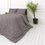 Bettwäsche set „Ligomes“. Lila Bettwäsche, 135/140x200 cm, 200x200 cm, 200x220 cm. Stilvolles bettwäscheset in grau mit auffälligen rosa ornamentmustern in linien, perfekt für ein modernes schlafzimmerambiente.