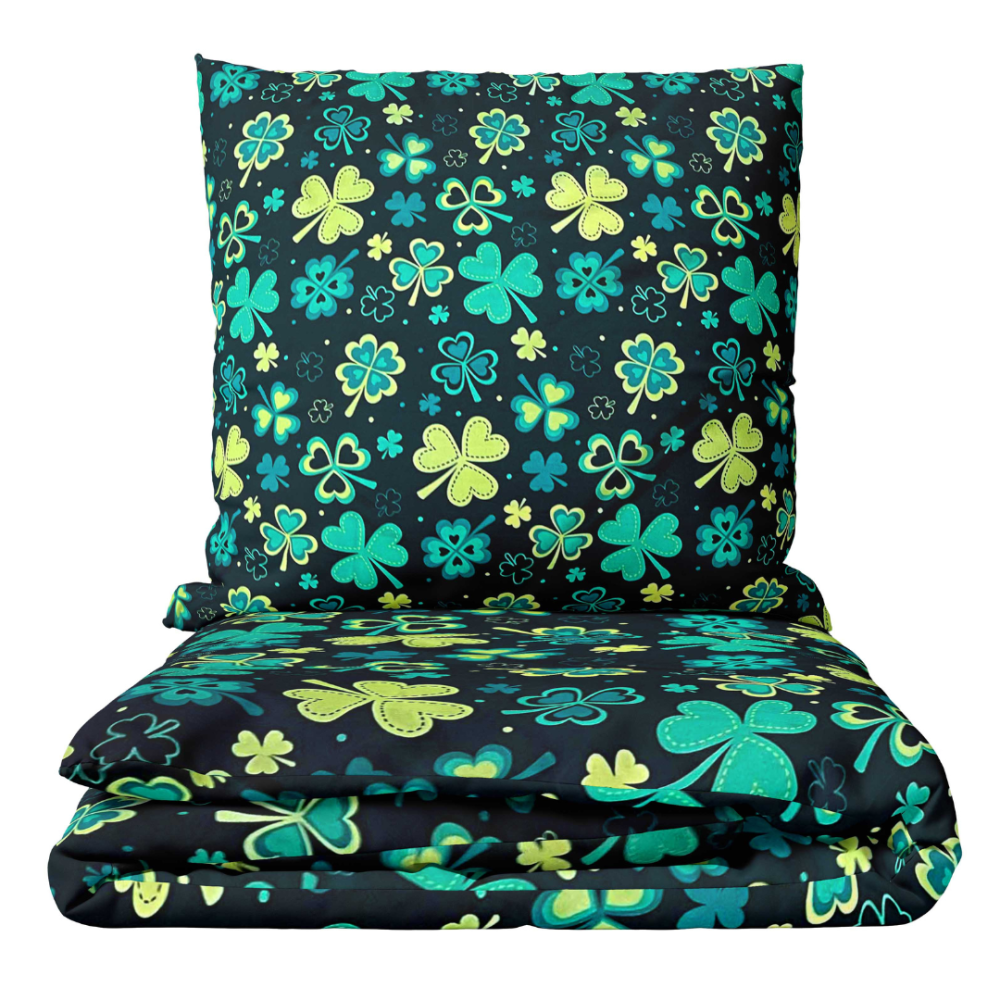 Bettwäsche set "Lucky Leaf". Bettwäsche 140x200, 135/140x200 cm, 155/160x200 cm, 200x200 cm, 200x220 cm. Bettwäsche-set in reichem dunkelgrün, geschmückt mit einer fülle lebhafter kleeblätter, die einen hauch von natur in ihre schlafzimmerdekoration bringen.