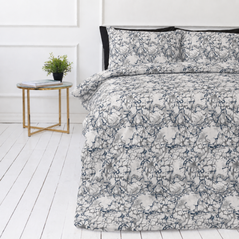 Bettwäsche set "Marmoreal". Graue Bettwäsche, 135/140x200 cm, 200x200 cm, 200x220 cm. Weißes bettwäsche-set mit grauen und bläulichen zweigmotiven.