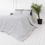 Bettwäsche set „Nimbus“. Bettwäsche 135x200, 135/140x200 cm, 200x200 cm, 200x220 cm. Minimalistisches, hellgraues bettwäscheset, das mit seiner ruhigen und unaufdringlichen ästhetik jeden einrichtungsstil ergänzt.