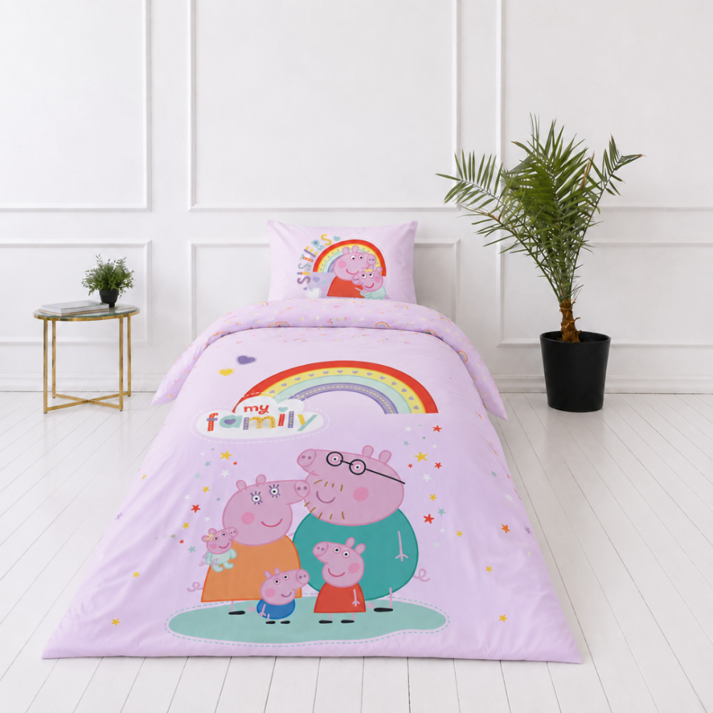 Bettwäsche set "Peppa Pig". Kinderbettwäsche, 135x200 cm. Pastellfarbenes design mit peppa pig-figuren, bunten herzen und sternen. Bettwäsche set "Peppa Pig". Kinderbettwäsche, 135x200 cm. Pastellfarbenes design mit peppa pig-figuren, bunten herzen und sternen.
