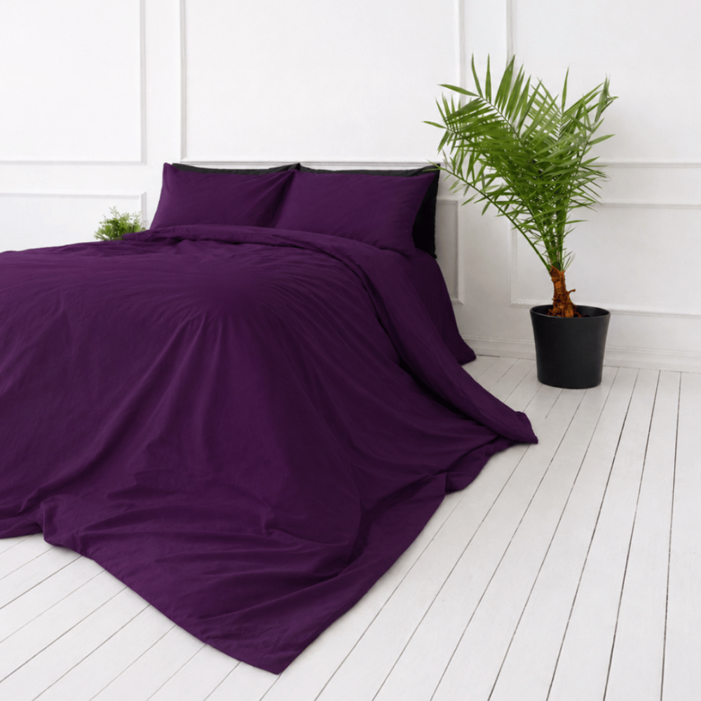 Bettwäsche set "Plum". Bettwäsche 155x200, 135/140x200 cm, 150x200 cm, 155/160x200 cm, 180x200 cm, 200x200 cm, 200x220 cm, 220x240 cm. Dunkelviolettes bettwäsche-set mit minimalistischem einfarbigem design. Bettwäsche set "Plum". Bettwäsche 155x200, 135/140x200 cm, 150x200 cm, 155/160x200 cm, 180x200 cm, 200x200 cm, 200x220 cm, 220x240 cm. Dunkelviolettes bettwäsche-set mit minimalistischem einfarbigem design.
